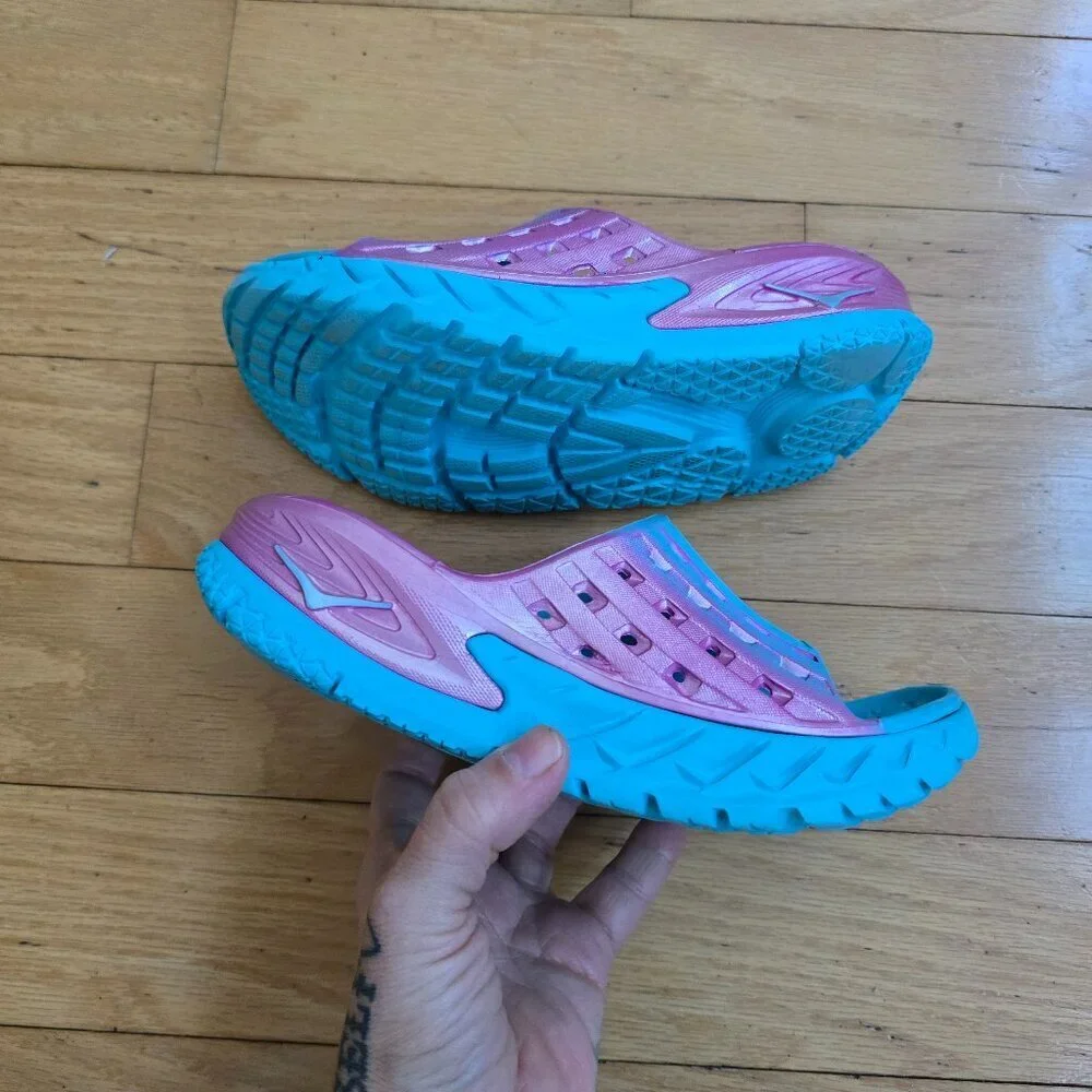 Hoka One One | Recovery pastel blue pink Sporty recovery slide sandals | KIDS 4